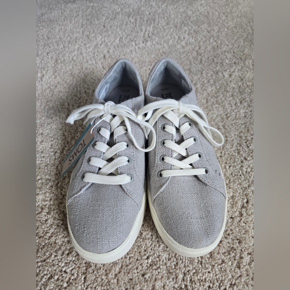 New With Tags TOMS womens 7.5 Kameron Lace Up Two Tone Gray Shoes - Picture 8 of 8